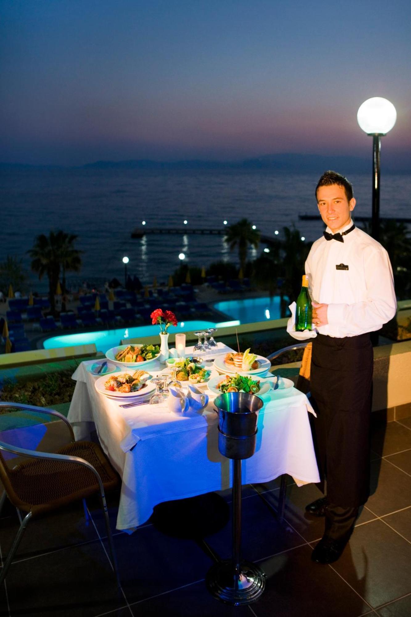 Fantasia Deluxe Hotel Kusadasi Exterior photo
