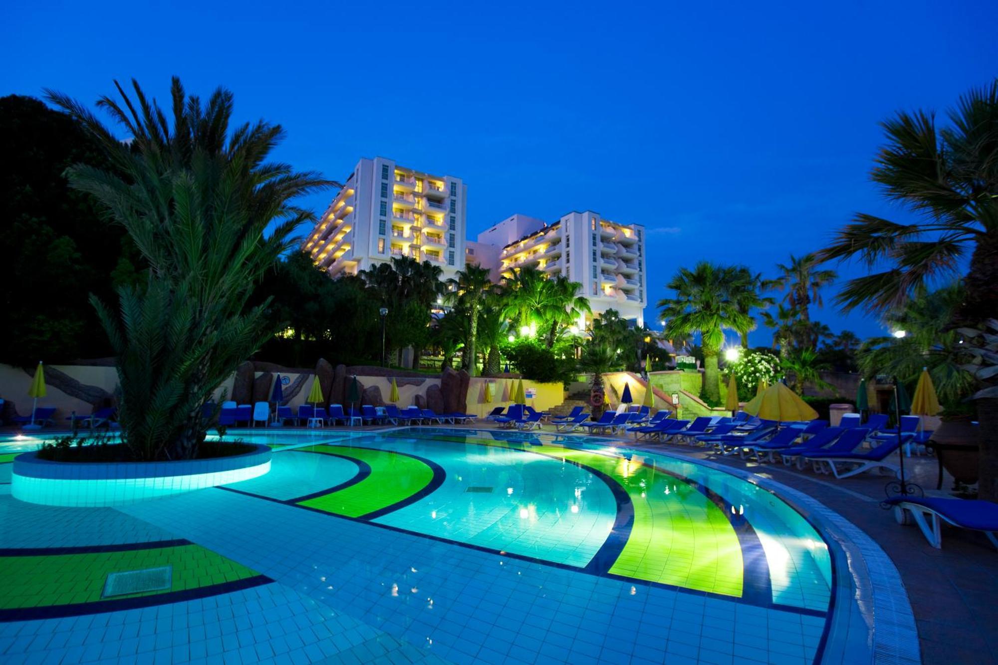 Fantasia Deluxe Hotel Kusadasi Exterior photo