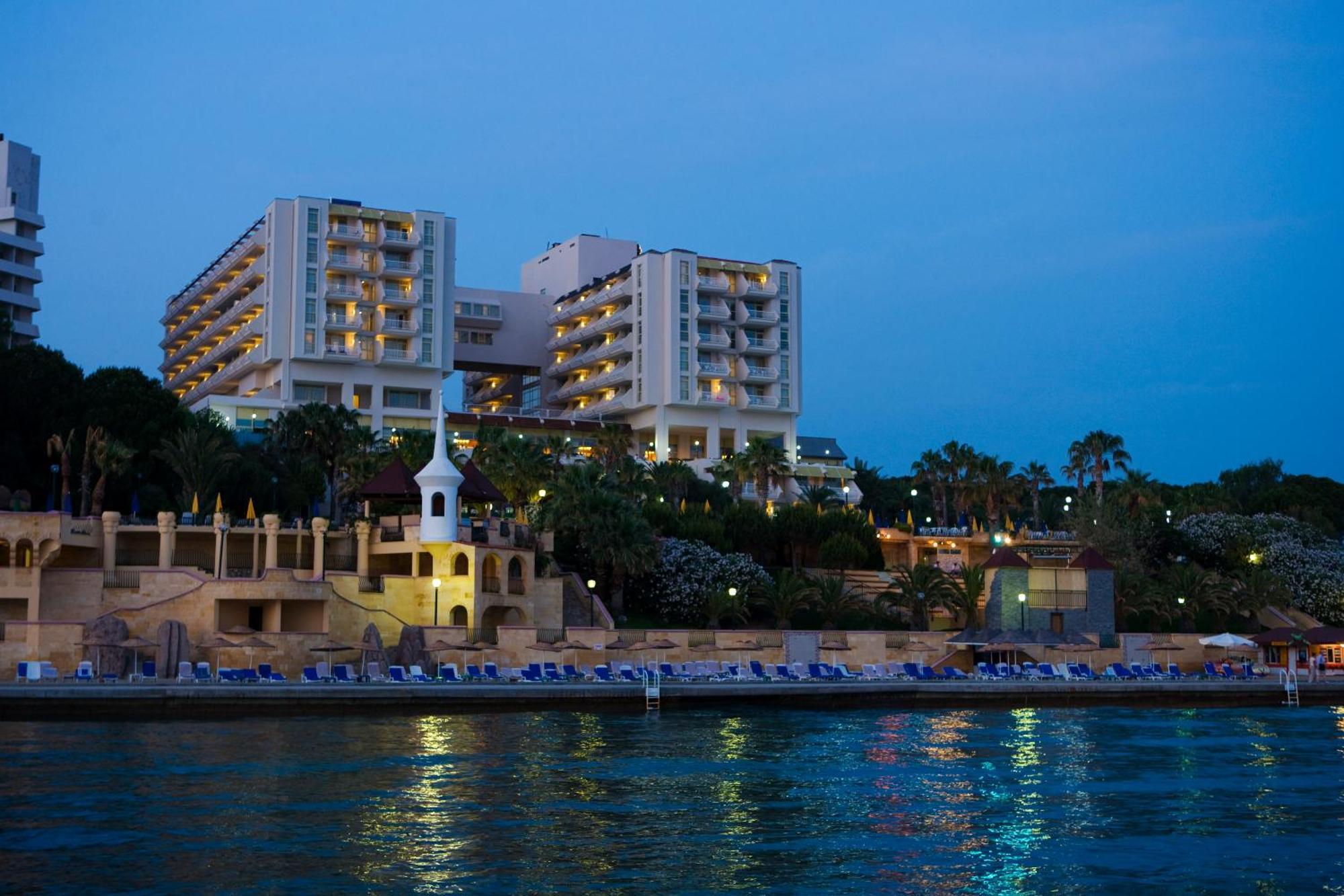 Fantasia Deluxe Hotel Kusadasi Exterior photo