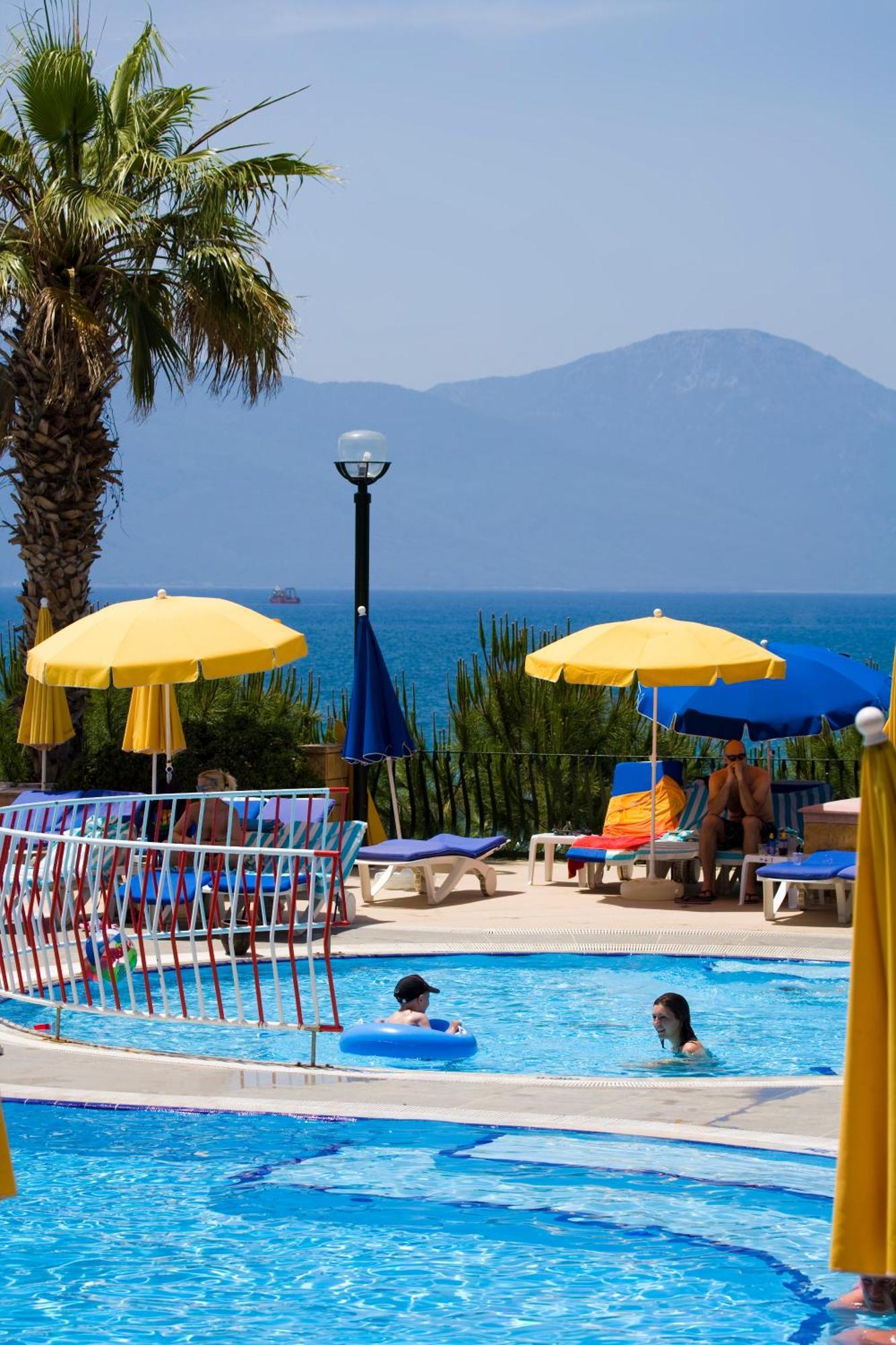 Fantasia Deluxe Hotel Kusadasi Exterior photo