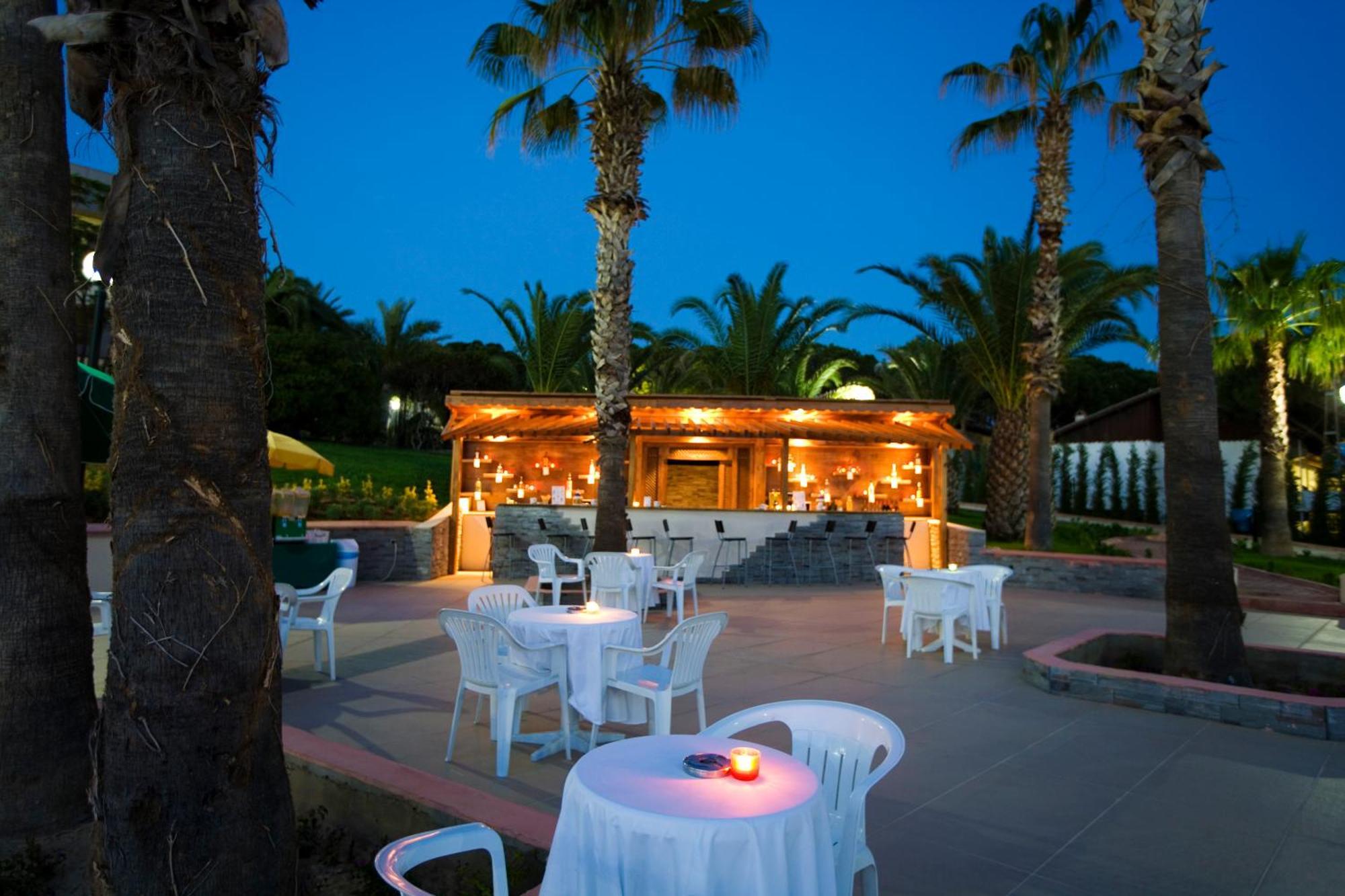 Fantasia Deluxe Hotel Kusadasi Exterior photo