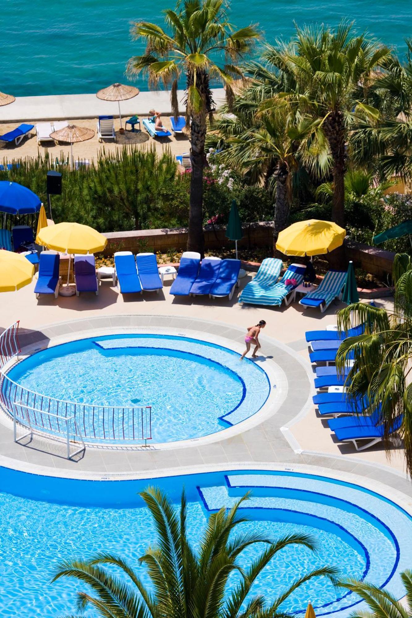 Fantasia Deluxe Hotel Kusadasi Exterior photo